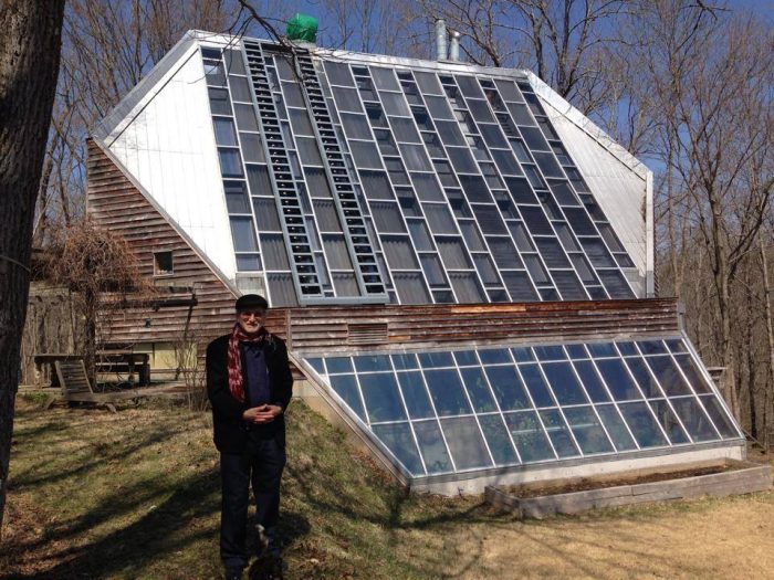 Richard Levine in front of his active and passive solar house built in the 1970s (Image by Energy Vanguard)
