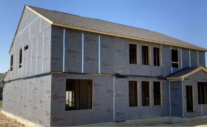 Installing ZIP System Sheathing: Taping Seams and Corners - Fine